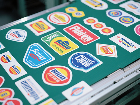 Өзін-өзі жабысқақ лазерді кесу үшін лазерлік контроллердің қандай түрін қолдануға болады